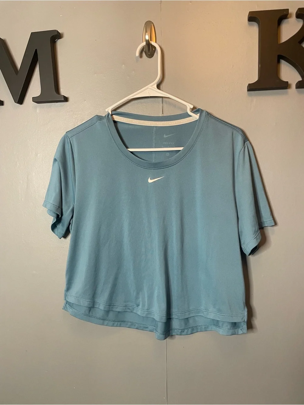 Nike Women's Light Blue Short Sleeve Dri-FIT Tee Cropped T-Shirt Medium Teal